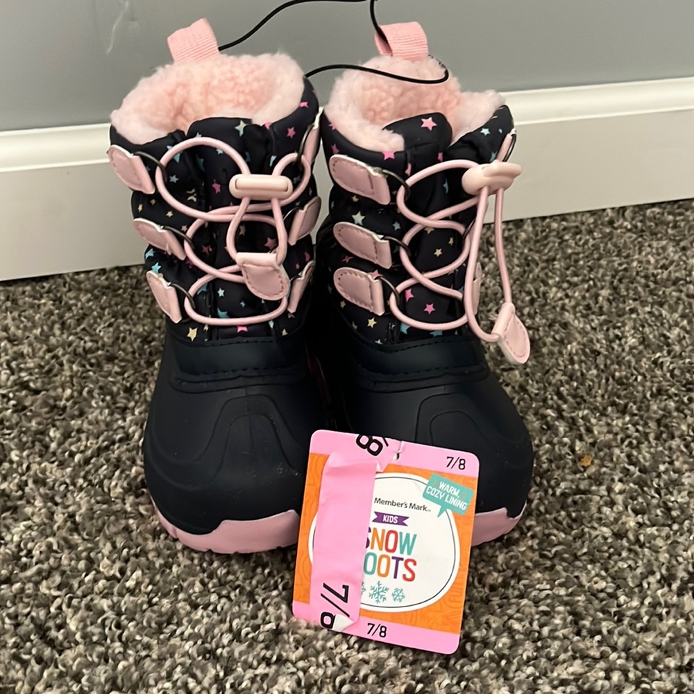 NWT-Members Mark Snow Boots size 7/8 Toddler